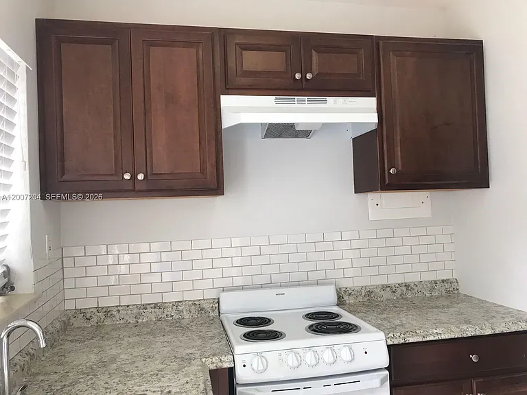 2483 SW 11th St #2483 — Photo 7