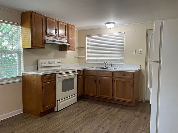 2nd image of 795 Temple Ave Unit B