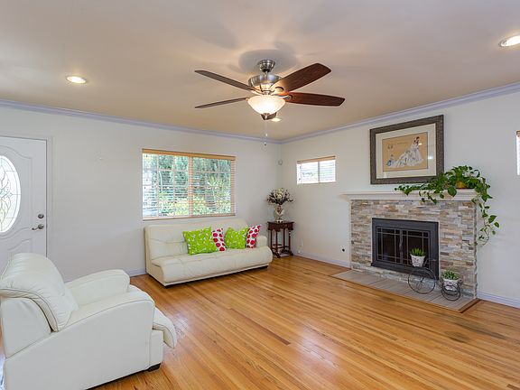 4th image of 11003 McVine Ave