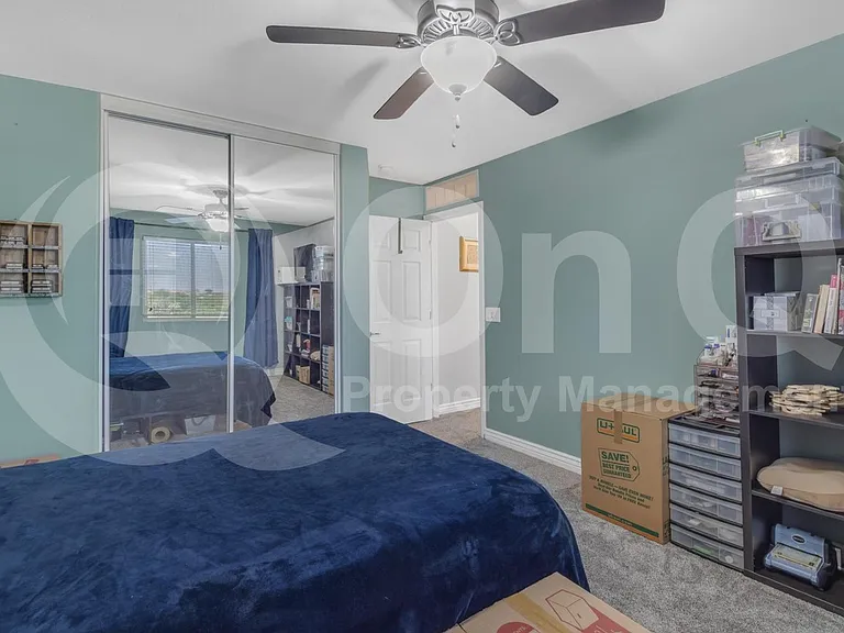 2561 N Hawthorn Dr — Photo 45