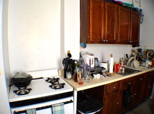 3060 32nd St, Astoria, NY 11102