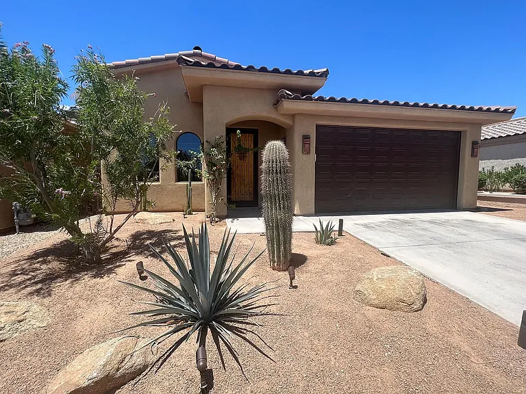 470 Acoma Blvd S #1017 — Photo 1