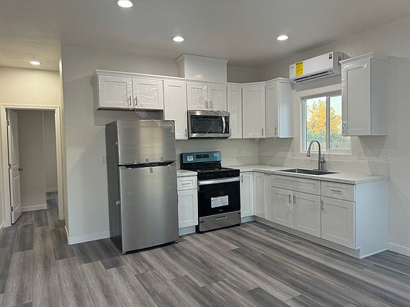 2nd image of 3023 46th St