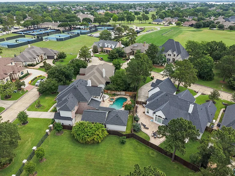 390 Wedgewood Dr — Photo 45