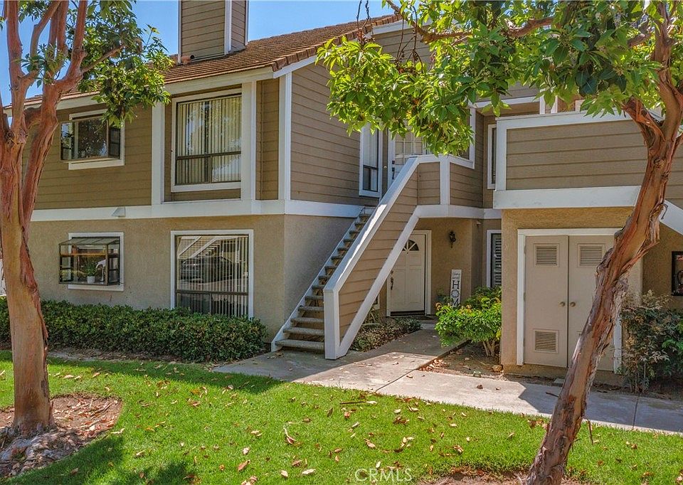 1st image of 2 Clover Ln
