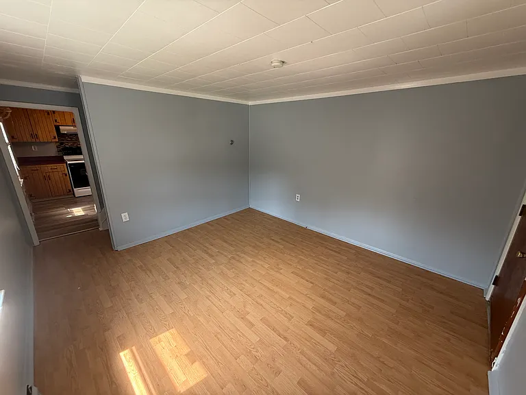 2320 W 11th St — Photo 15