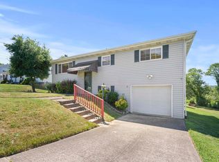 2 Lakeview Ter, Barboursville, WV 25504