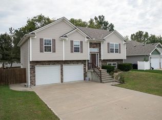 605 Oakmont Dr, Warrensburg, MO 64093