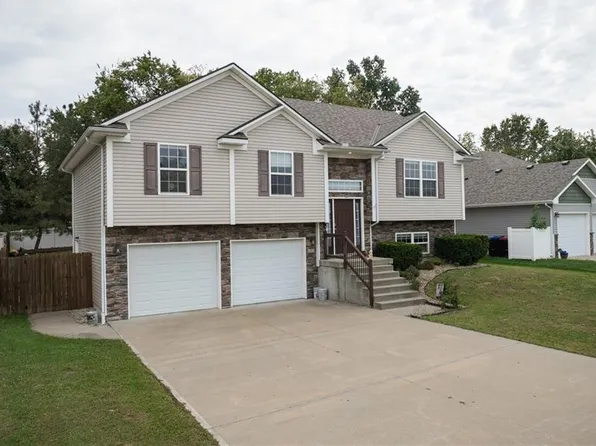 605 Oakmont Dr, Warrensburg, MO 64093