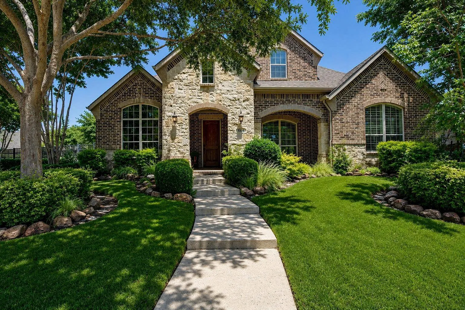 5 bed, 3881 sqft, $5,000 — Photo 3