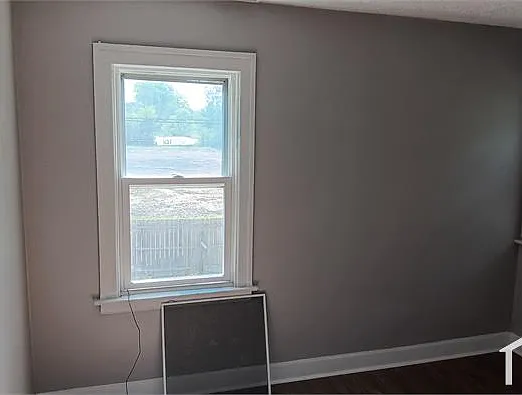 2 bed, 1000 sqft, $1,100 — Photo 4