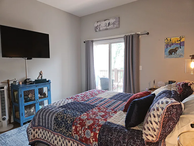 Secondary bedroom