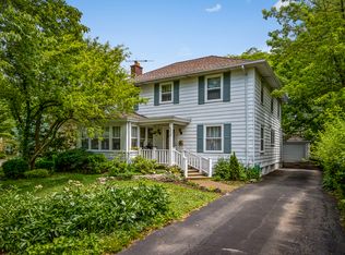 909 Summit Ave, Lake Forest, IL 60045