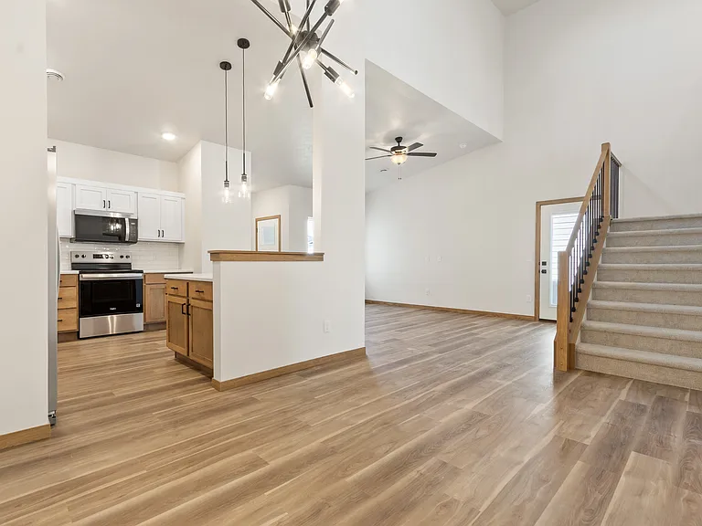 2407 E Jetty Pl — Photo 2