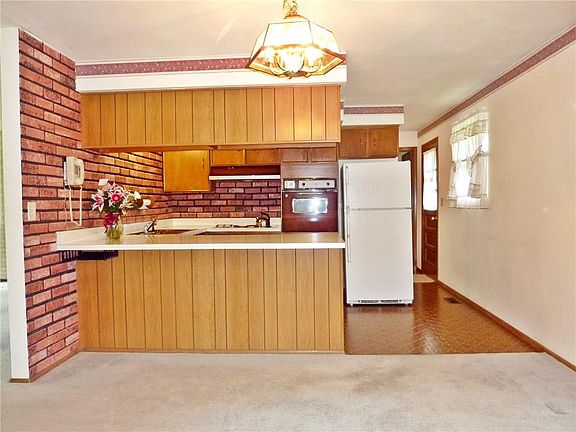 2nd image of 225 Meadowbrook Dr