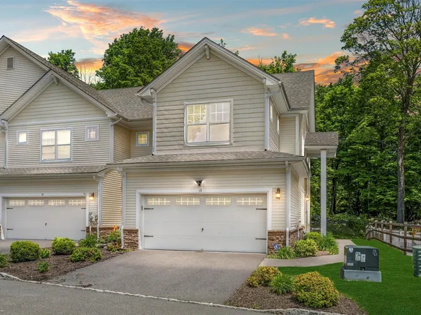 19 Woodrose Court, Middletown, NY 10940