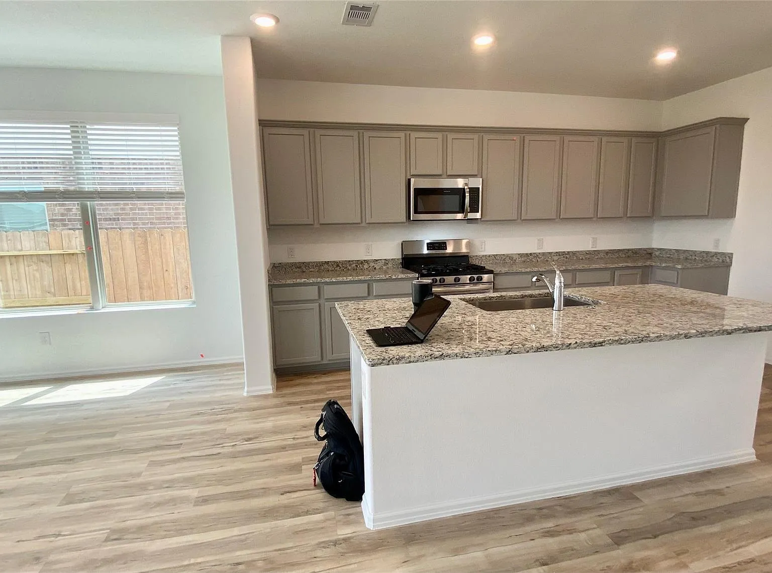 4 bed, 2.5 bath, 2289 sqft, $2,550 — Photo 4