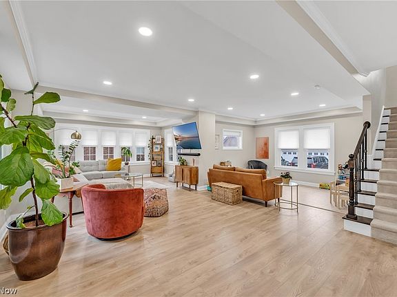 4th image of 4190 Wooster Rd