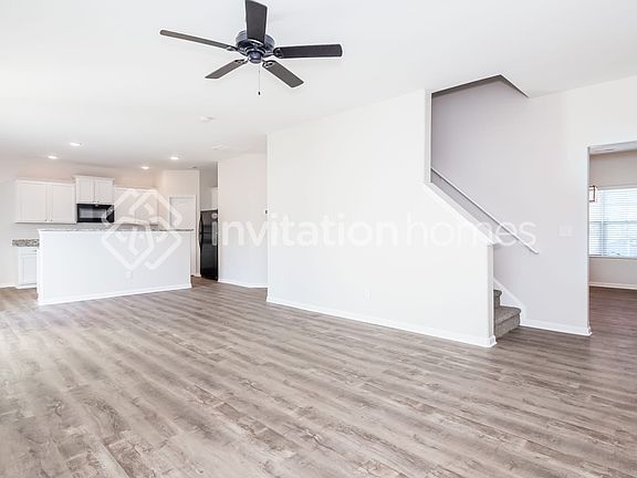 4th image of 1344 Waylon Ave