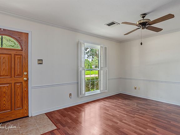 3rd image of 182 Chelsea Dr