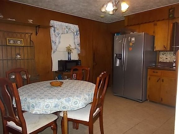 5th image of 1975 Dogwood Dr