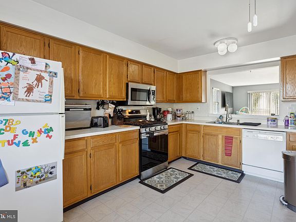3rd image of 514 Evergreen Ln