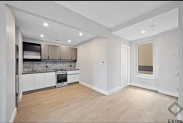 Rented by ERNY LLC | media 21