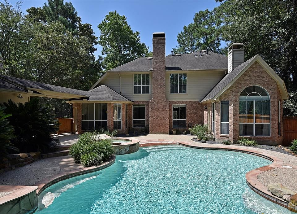 Gorgeous pool and backyard oasis!