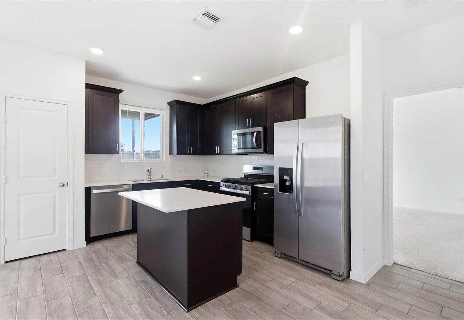 5 bed, 2571 sqft, $2,600 — Photo 4