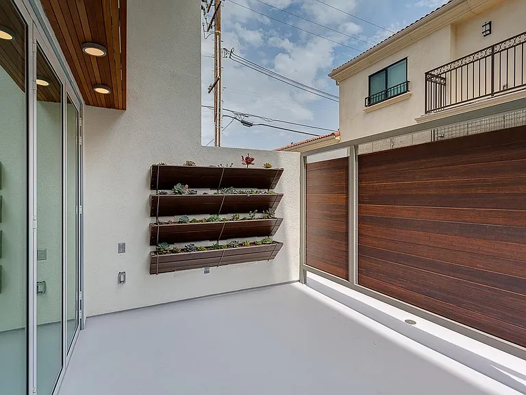 900 Wilshire Blvd #1 — Photo 11