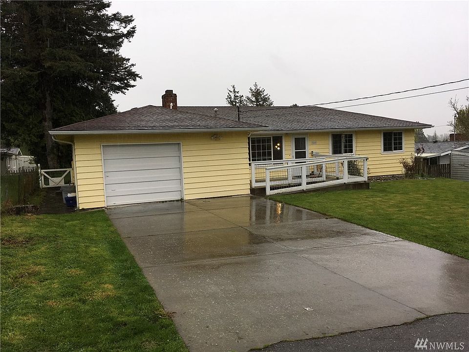 Charming rambler in quiet Ferndale neighborhood! 