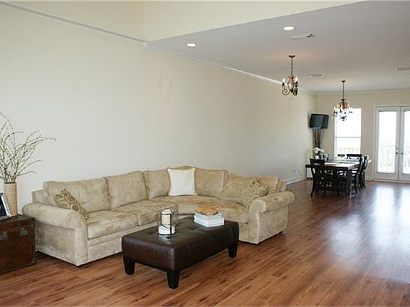 4th image of 902 Tiki Dr