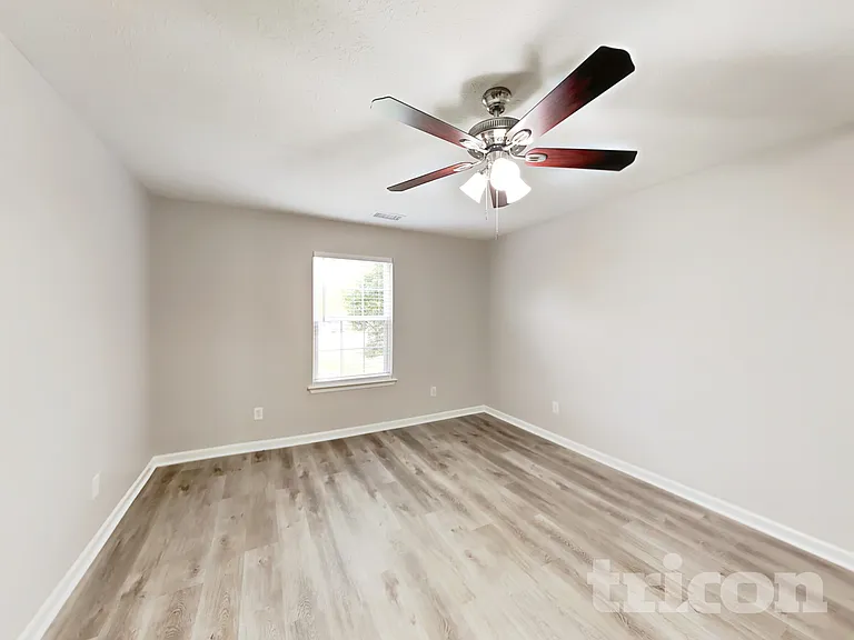 141 Sara Cir — Photo 2