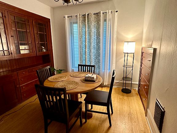 4th image of 261 S Winooski Ave #1