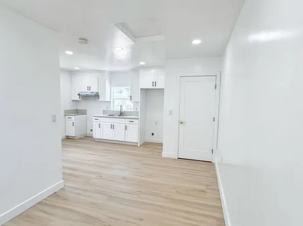 8111 Osage Ave, Los Angeles, CA 90045