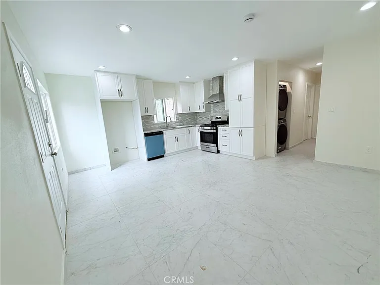 17513 Glenburn Ave — Photo 4