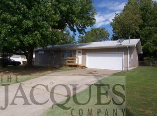 911 E McClernon St, Springfield, MO 65803