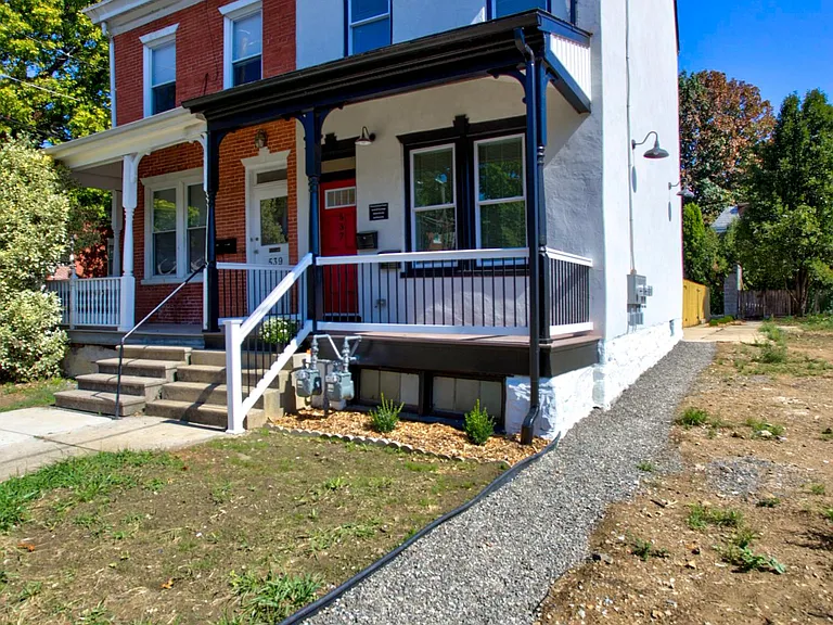 537 N Plum St — Photo 2