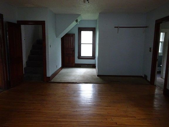 5th image of 110 E 9th Street