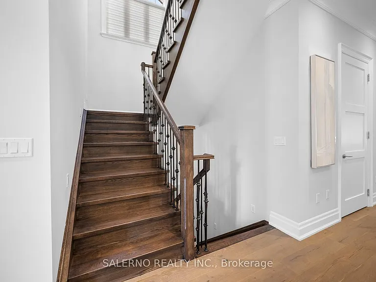 11 Compton Cres — Photo 23