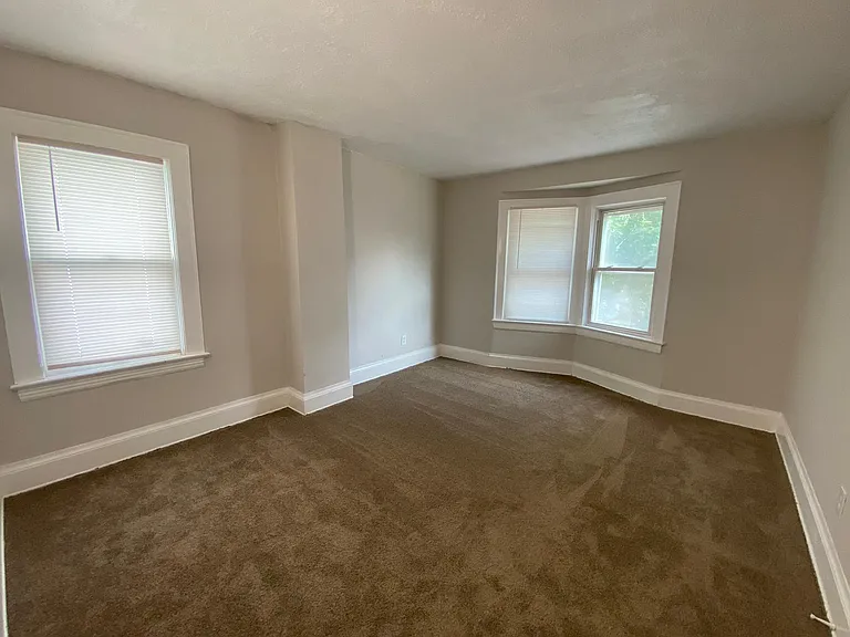 10721 Columbia Ave — Photo 11
