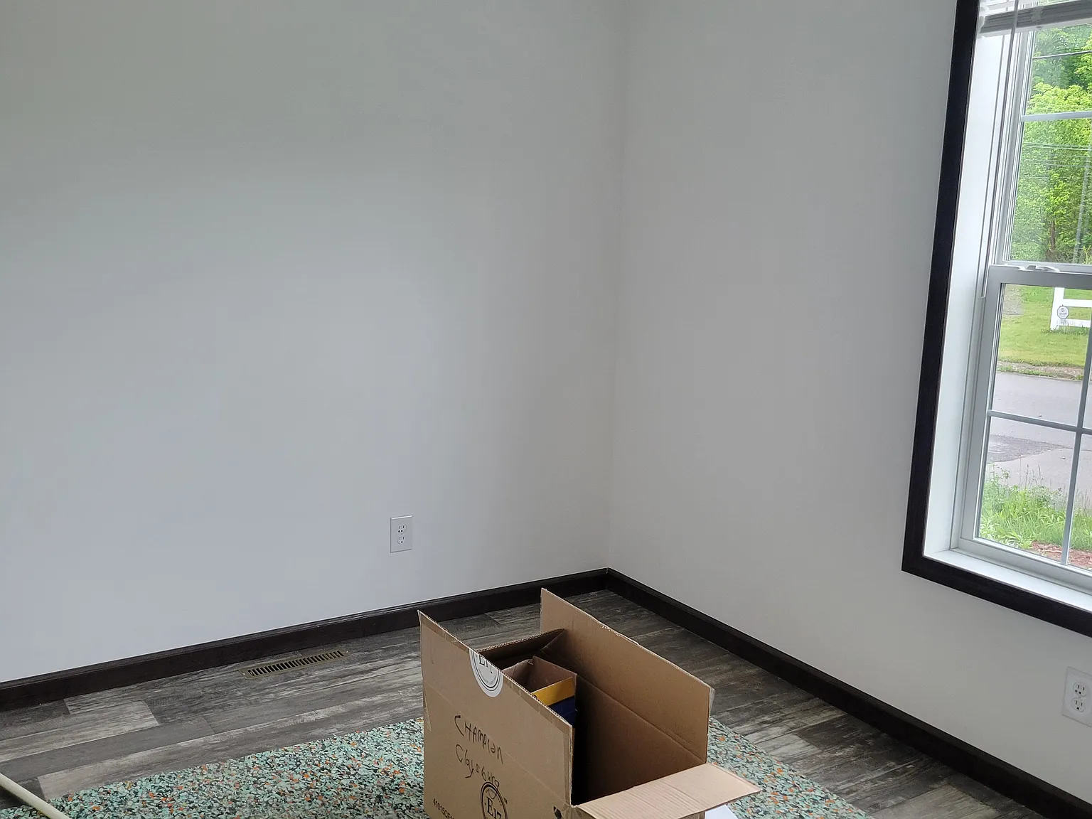 3 bed, 884 sqft, $1,775 — Photo 2