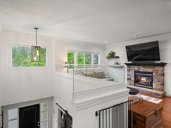4th image of 3887 Angus Cres