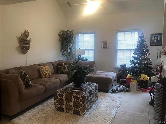3rd image of 1803 Chateau Pl APT C
