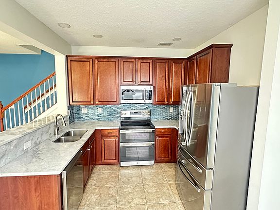 3rd image of 4163 Highwood Dr