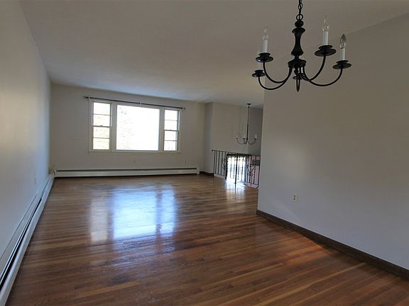 4th image of 4 Wilshire Dr