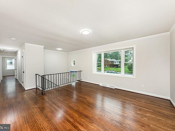 4th image of 9212 Avalon Dr