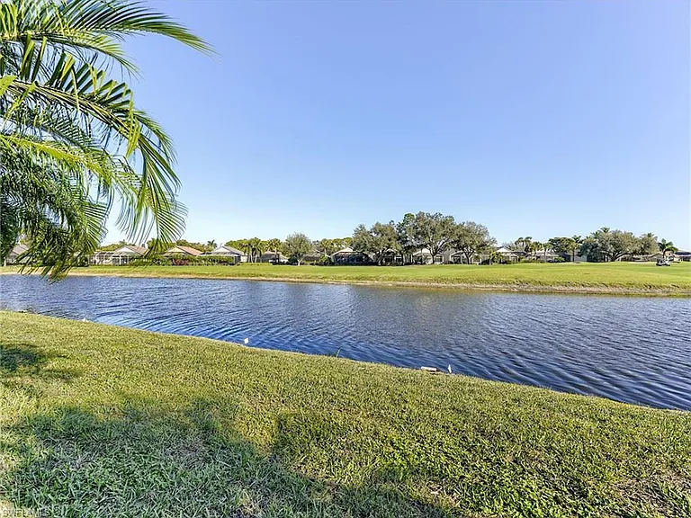 8529 Fairway Bend Dr — Photo 3