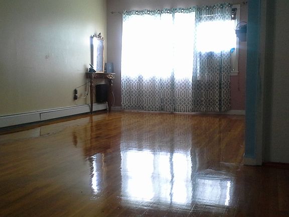 4th image of 10832 51st Ave