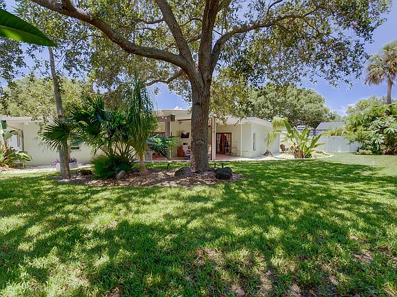 5th image of 215 Garden Cir